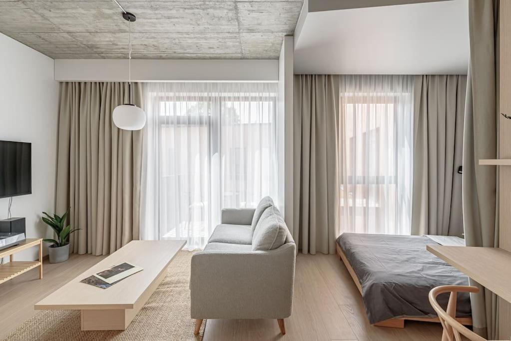 Апартаменты Cozy Japanese Oasis With Balcony, Gramophone, Netflix Вильнюс Экстерьер фото