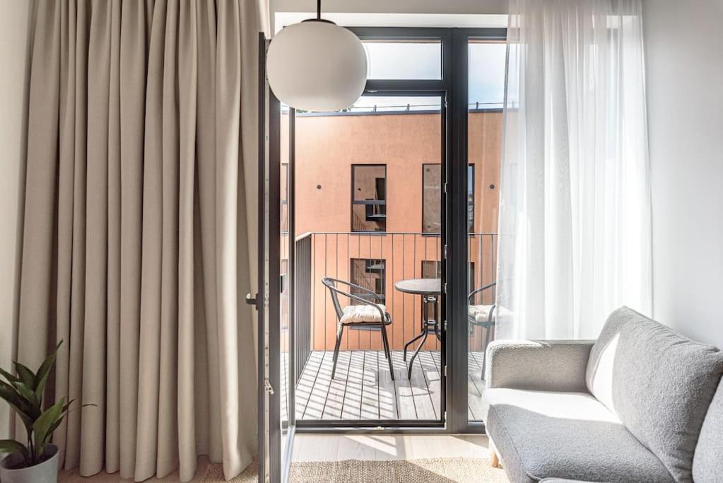 Апартаменты Cozy Japanese Oasis With Balcony, Gramophone, Netflix Вильнюс Экстерьер фото